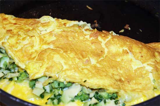 Gruyere_avo_spring_onion_chive_omelette