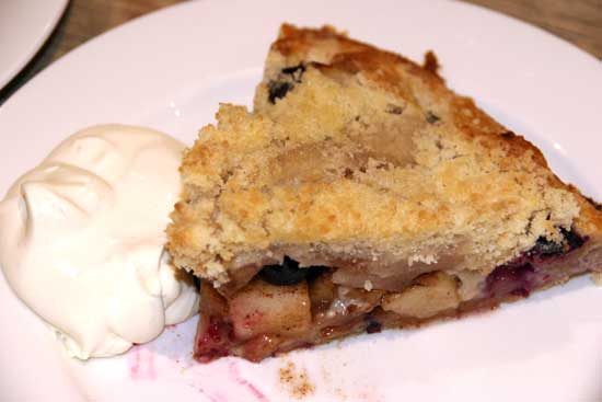 apple_blackberry_pear_crumble_pie