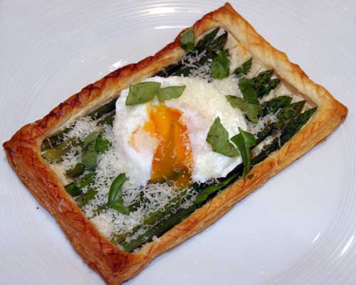 asparagus_poached_egg_puff_tarts