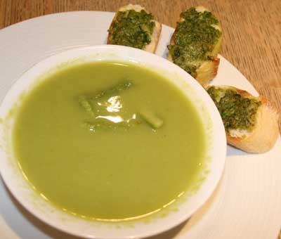 asperagus_soup_pesto_toasts