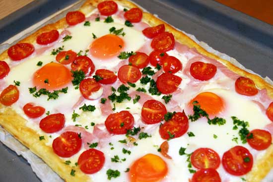 bacon_egg_tomato_tart