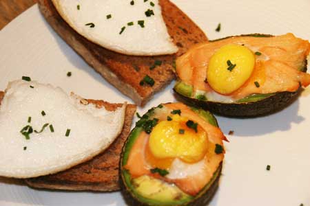 baked_avocado_smoked_salmon_egg