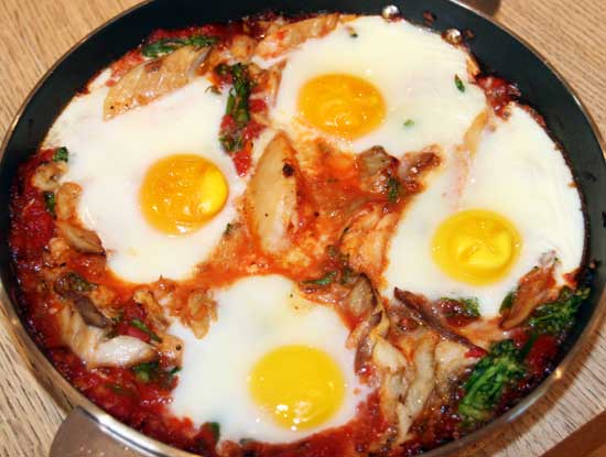 baked_eggs_broccoli