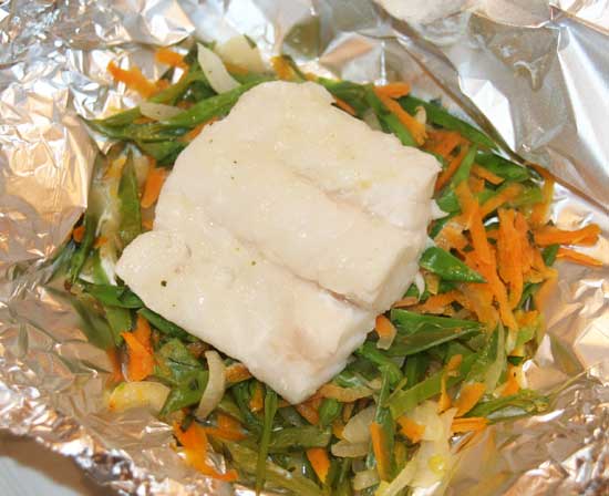 baked_fish_parcels_julienne_vegetables