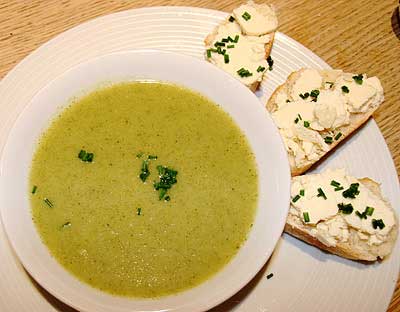 broccoli_soup_stilton_toasts