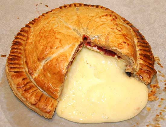 camembert_cranberry_pithivier_open