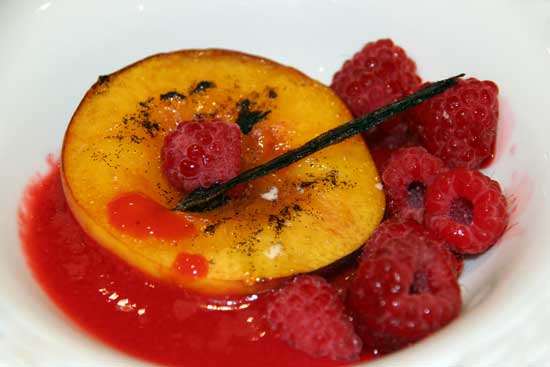 caramelised_peaches_raspberry_sauce