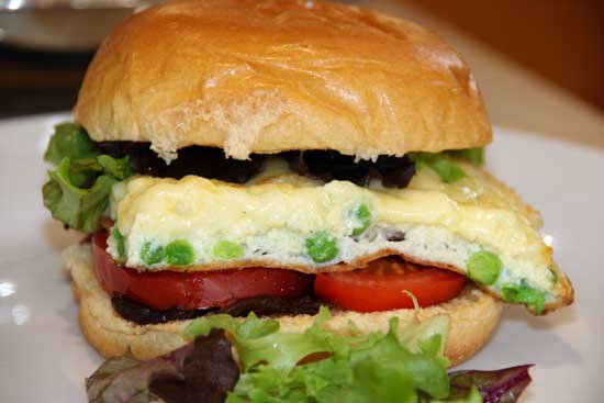 cheesy_omelette_burgers