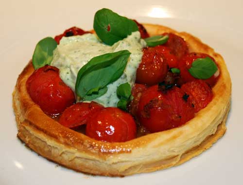 cherry_tomato_tarts_pesto_creme_fraiche