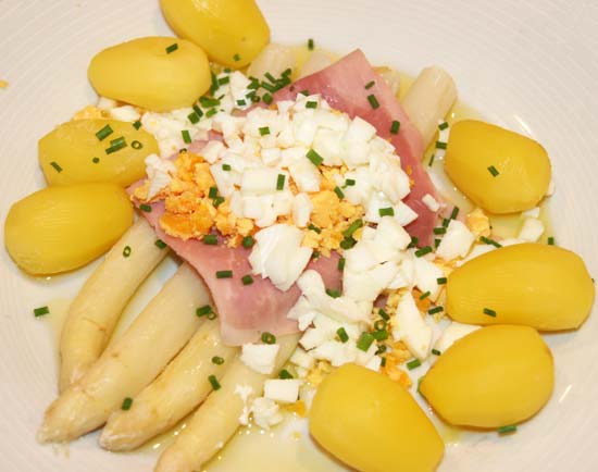 classic_white_asparagus_ham_egg