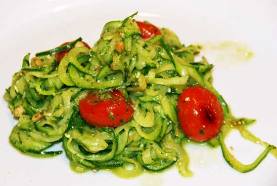 courgetti_pesto_balsamic_tomatoes