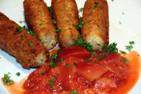 glamorgan_sausages_plum_tomato_relish