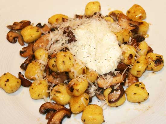 gnocchi_mushrooms_paprika_butter