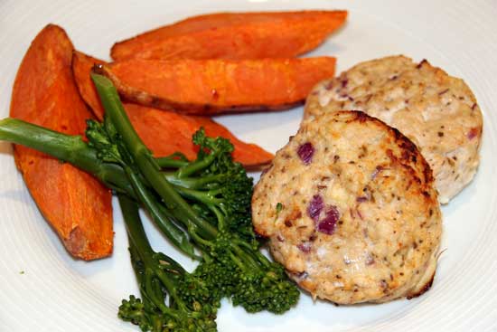 Lean_turkey_burger_sweet_potato_wedges