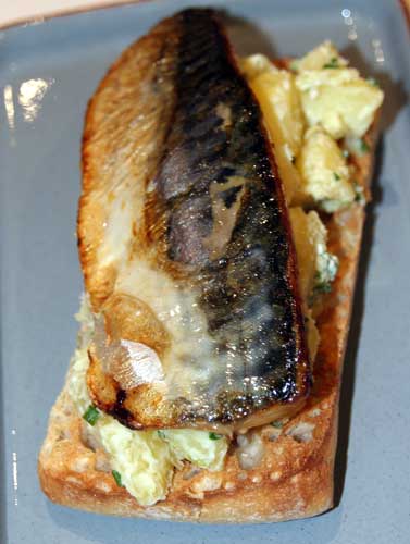 mackerel_toast_potato_salad