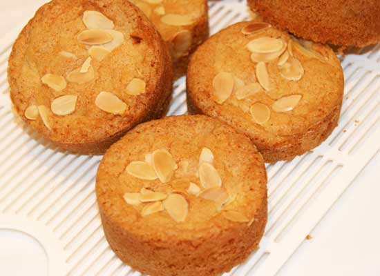 mini_apple_almond_cakes