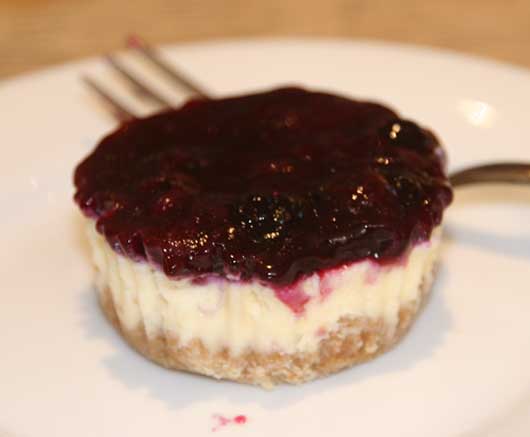 mini_cheesecake_blueberry_topping