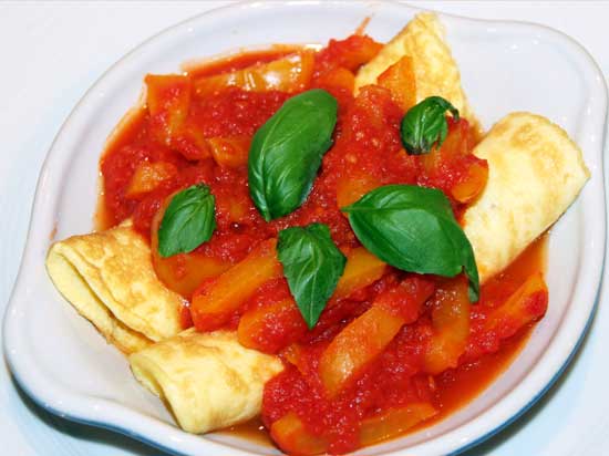 omelette_pancakes_tomato_pepper_sauce