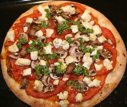 onion_mushroom_goats_cheese_pizza