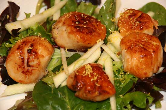 pan_fried_scallops_crunchy_apple_salad