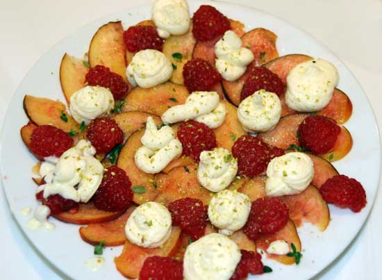 peach_raspberry_fruit_salad_mascarpone