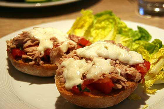 pepper_tuna_panini_pizzas