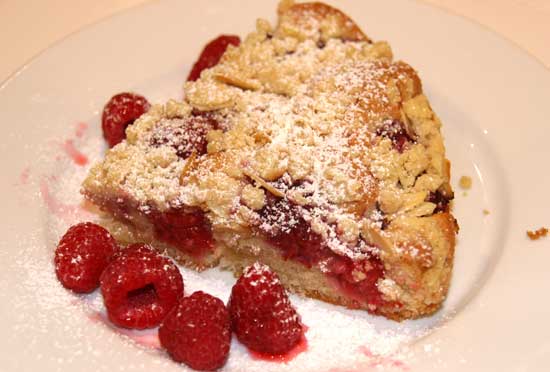 raspberry_almond_streusel_cake