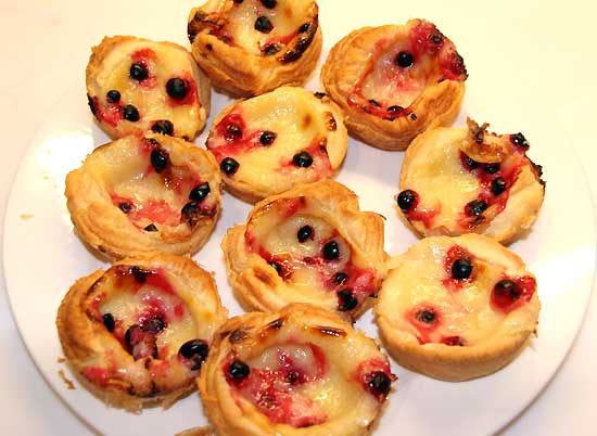 redcurrant_custard_tarts