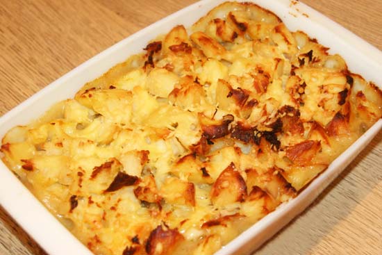 roast_potato_turkey_sausages_stuffing_pie