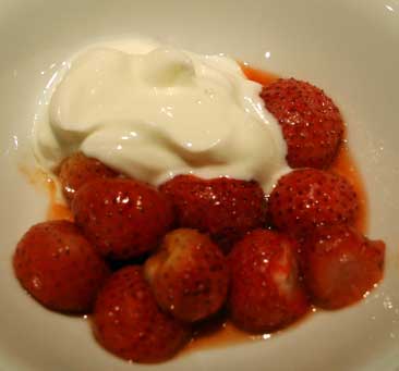 roasted_strawberries_fromage_frais