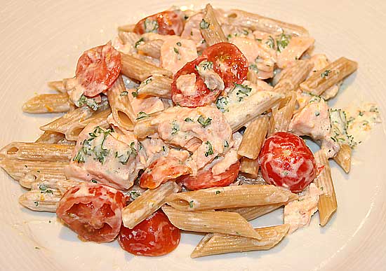 salmon_pasta_parsley_sauce