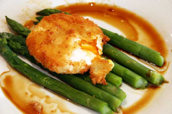 schnitzel_eggs_asparagus