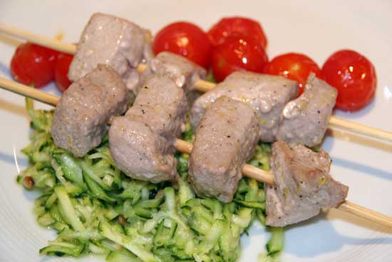 seared_tuna_skewers_courgette_salad