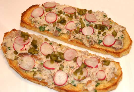 Smoked_mackerel_pate_radish_ cornichons 