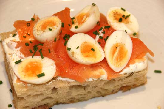 smoked_salmon_egg_tartine