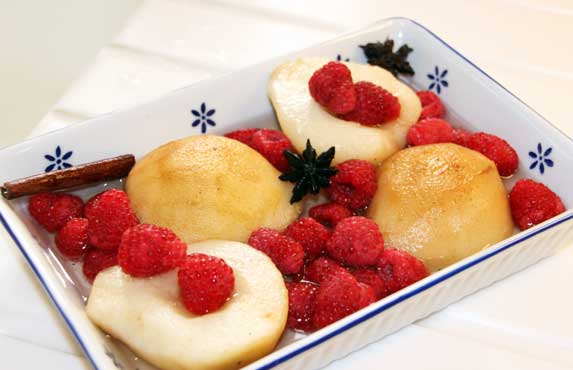 spiced_pears_raspberries