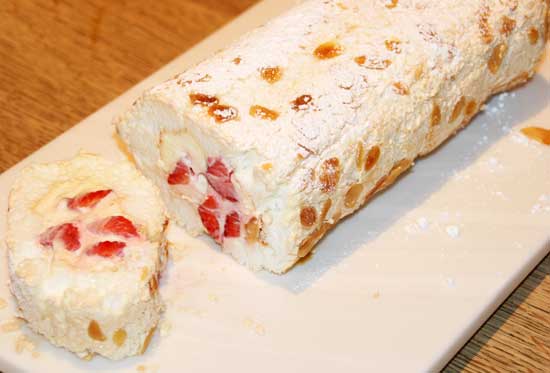 strawberry_meringue_roulade