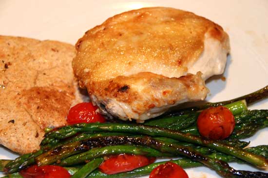 stuffed_cypriot_chicken_asparagus_tomatoes