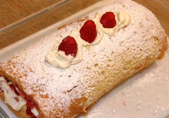 swiss_roll_cream_raspberries