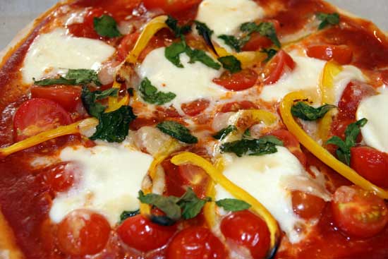 tomato_mozzarella_pizza