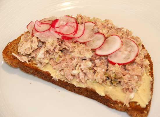 tuna_hummus_sandwich