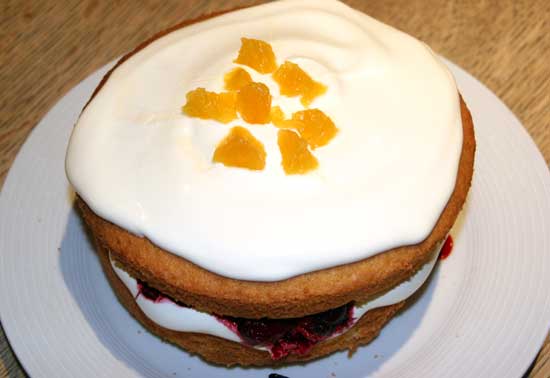 victoria_sponge_red-fruit_cream