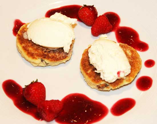 welsh_cakes_berries_mascarpone_cream