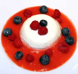 yoghurt_vanilla_panna_cotta_summer_fruits